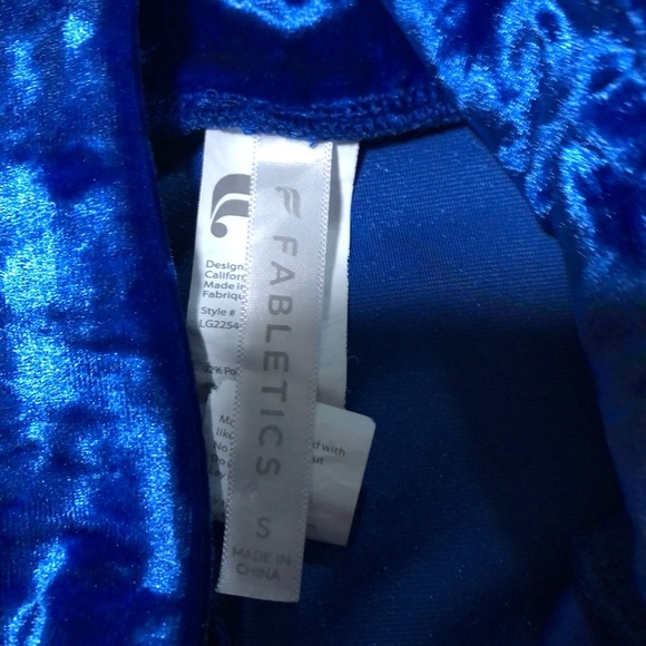 Fabletics Crushed Velour Crossover Legging size small - Picture 3 of 4